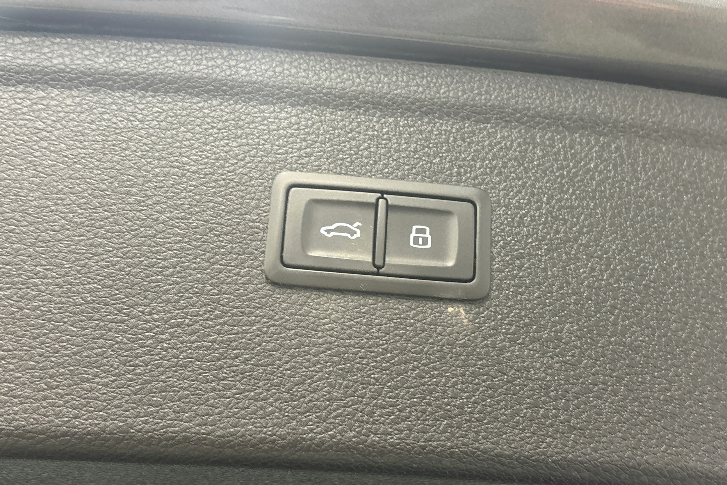 harmaa Audi Q5 2021 kuva 34.