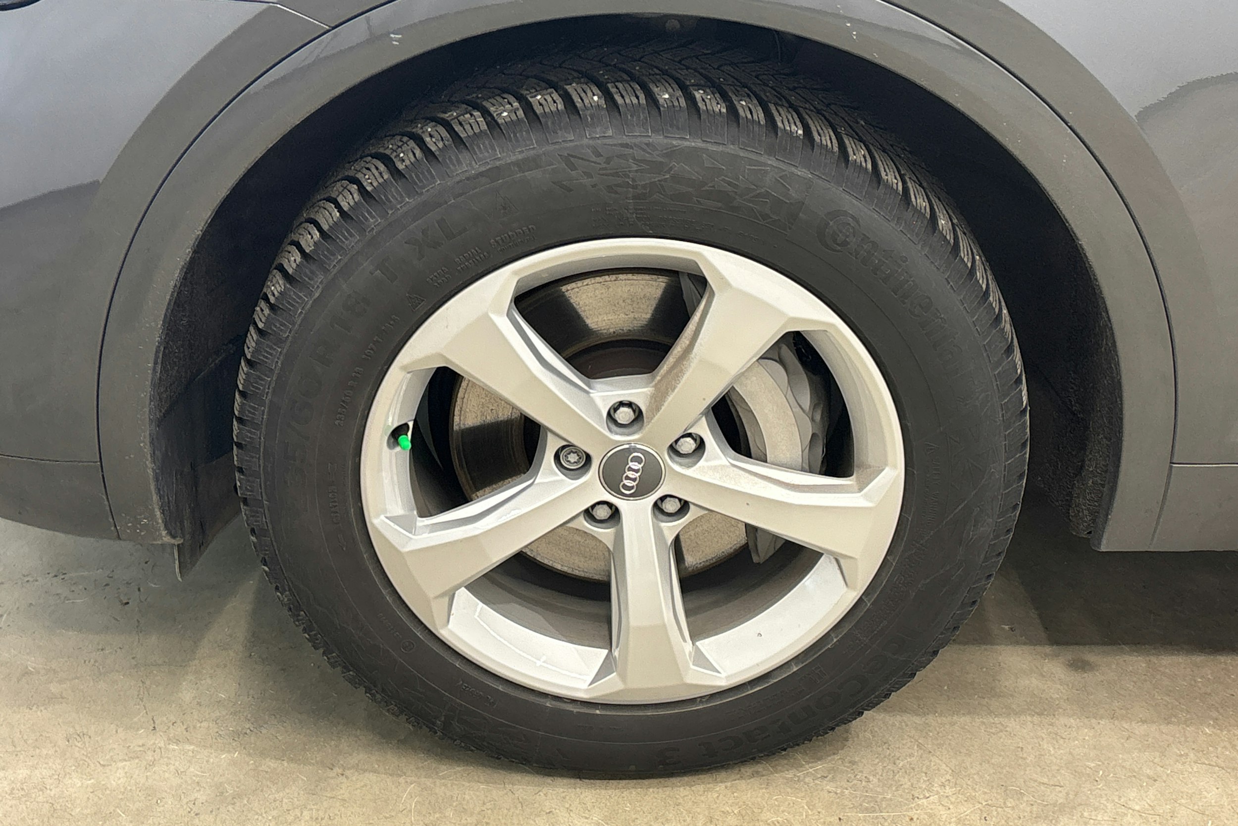 harmaa Audi Q5 2021 kuva 37.