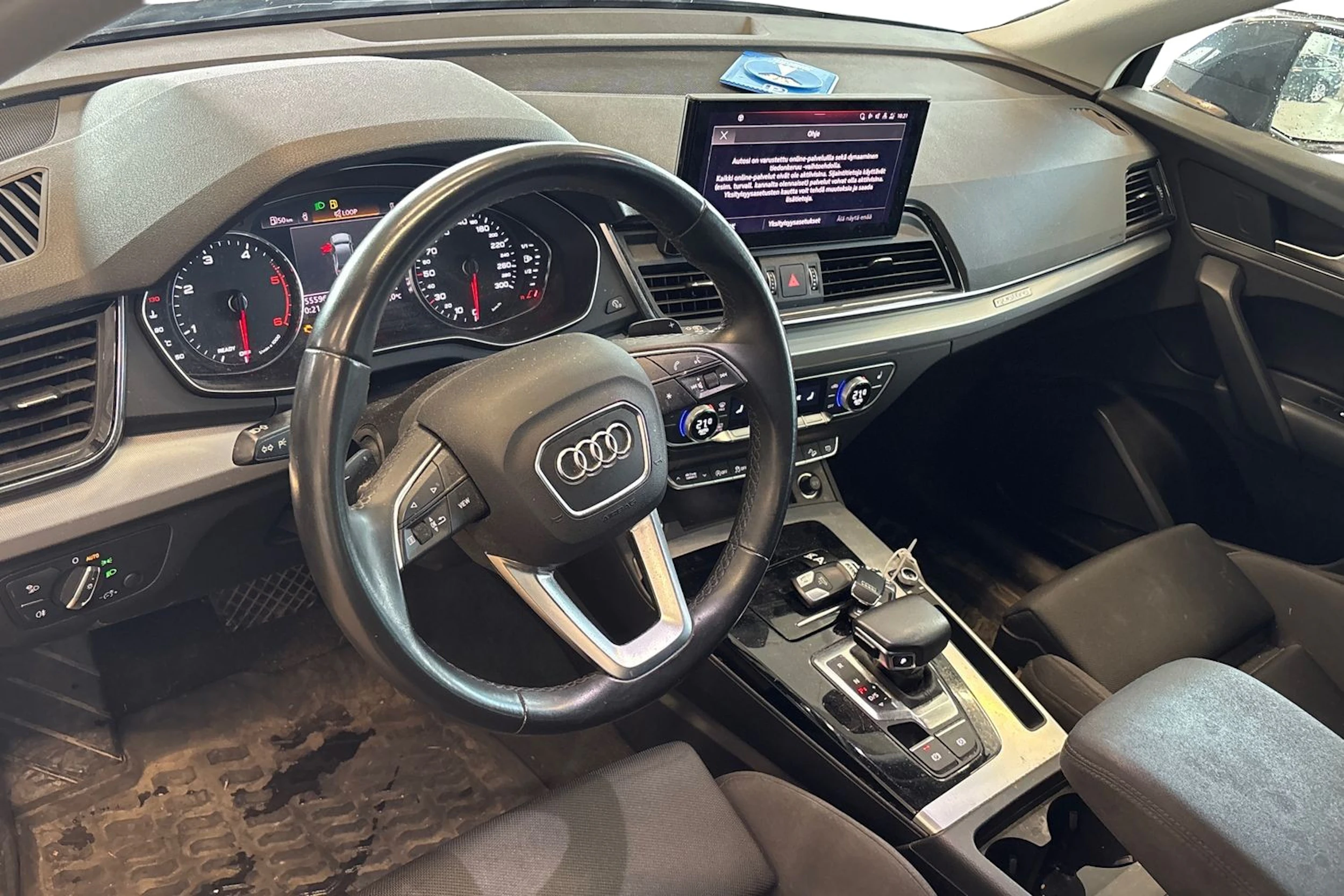 harmaa Audi Q5 2021 kuva 3.