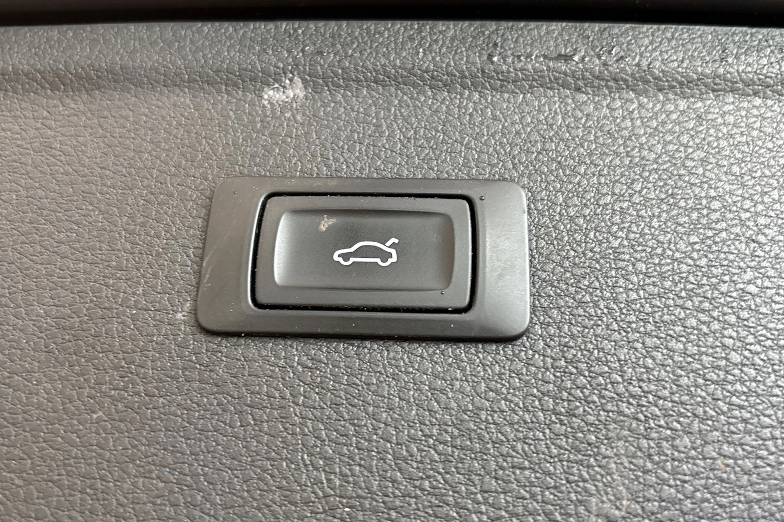 harmaa Audi Q5 2021 kuva 4.
