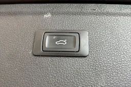harmaa Audi Q5 2021 kuva 4.