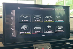 harmaa Audi Q5 2021 kuva 6.