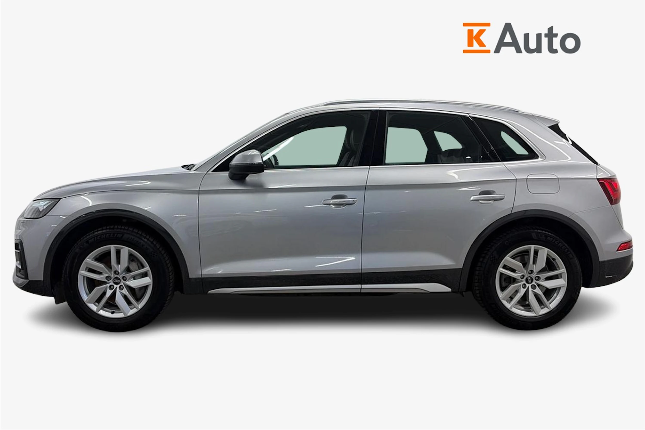 met. hopea Audi Q5 2021 kuva 5.