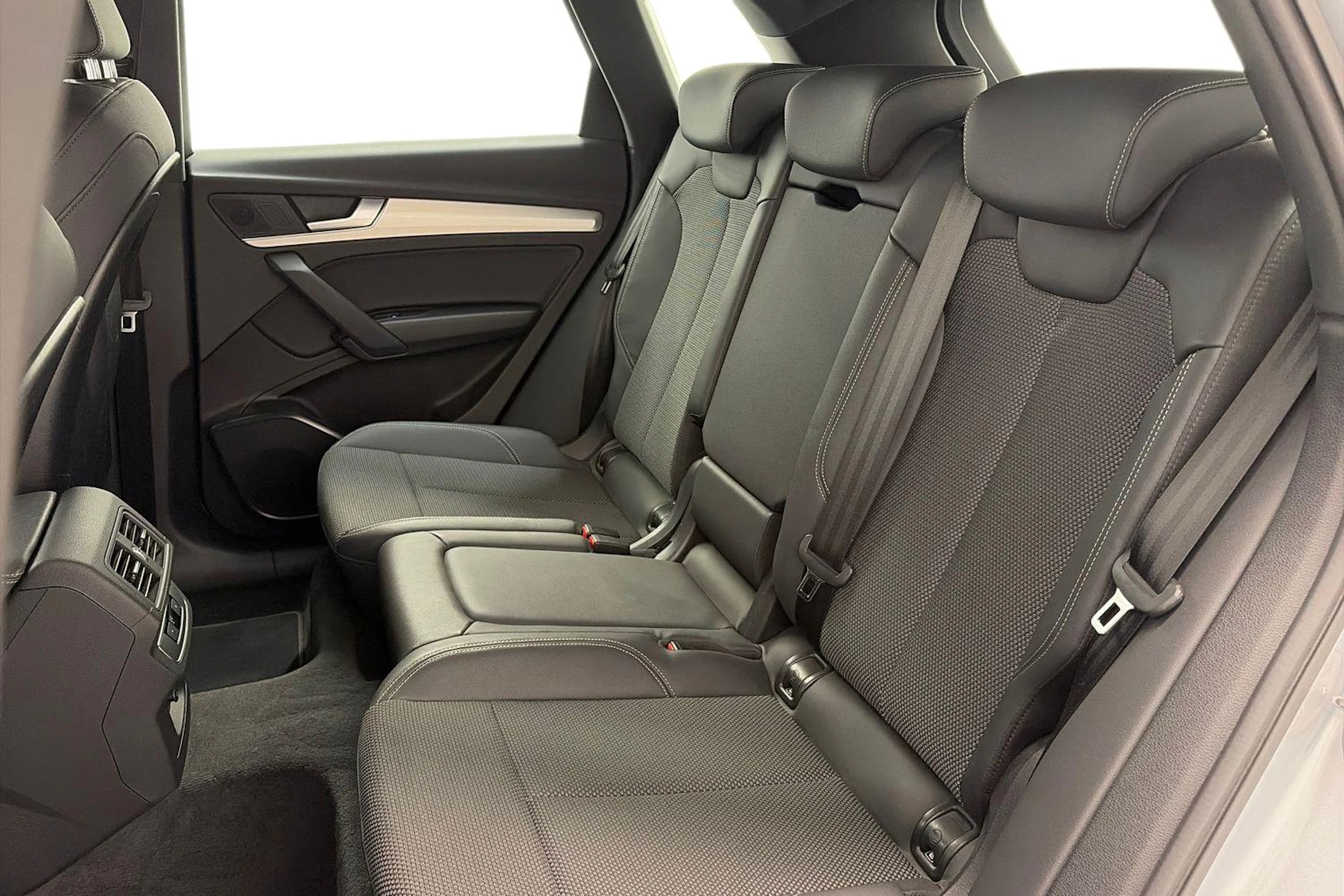met. hopea Audi Q5 2021 kuva 8.