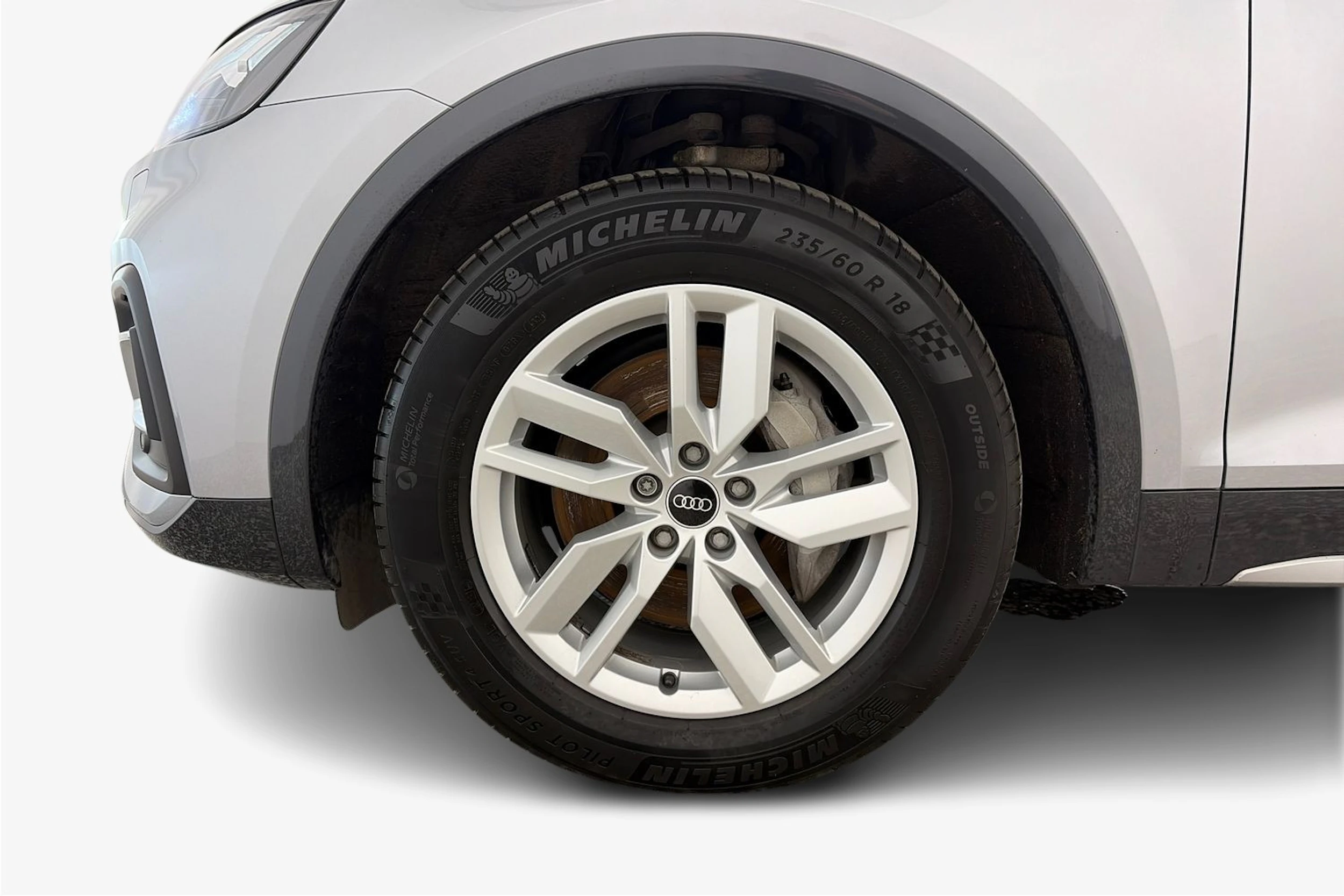 met. hopea Audi Q5 2021 kuva 9.