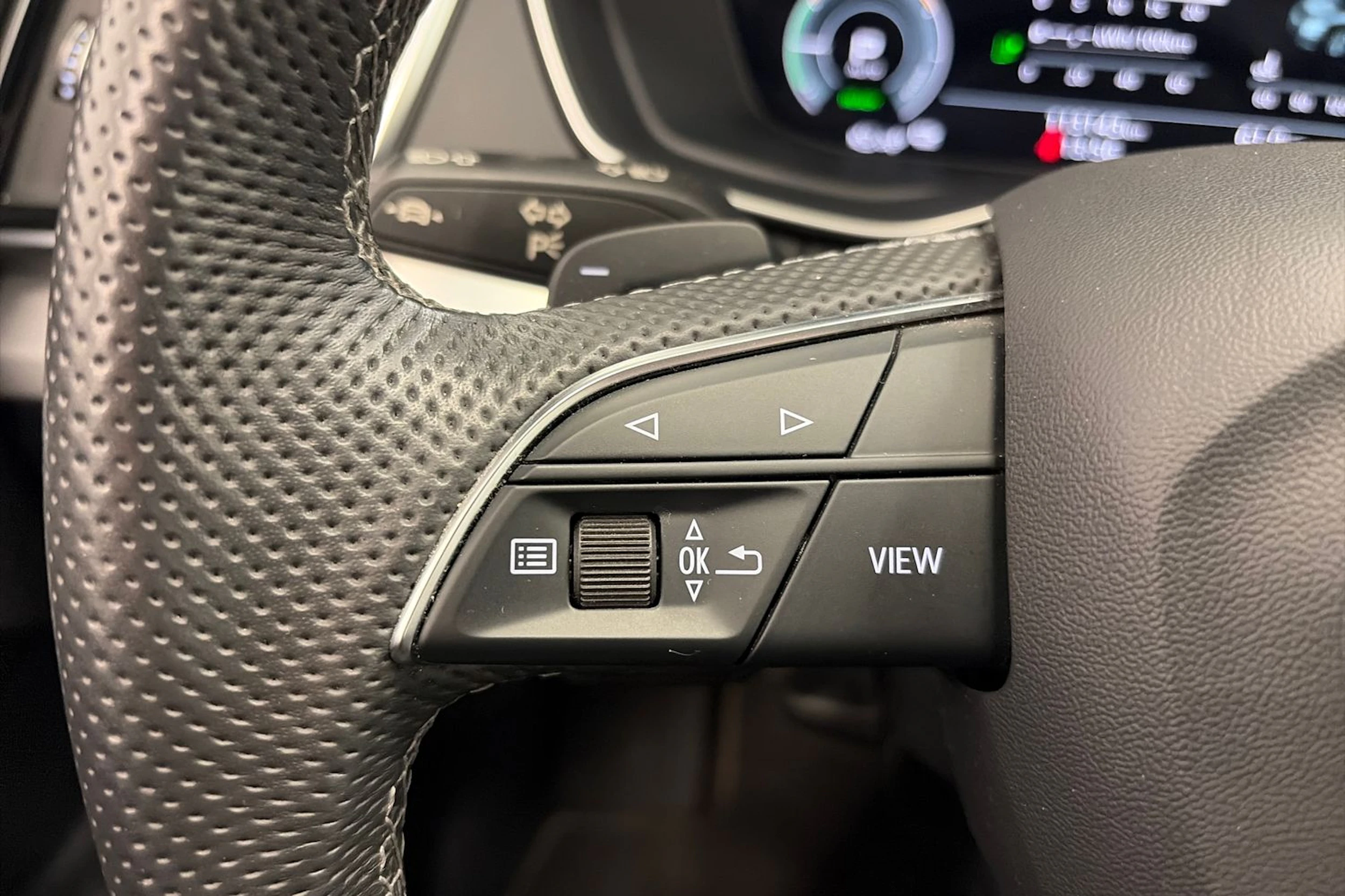 met. hopea Audi Q5 2021 kuva 14.