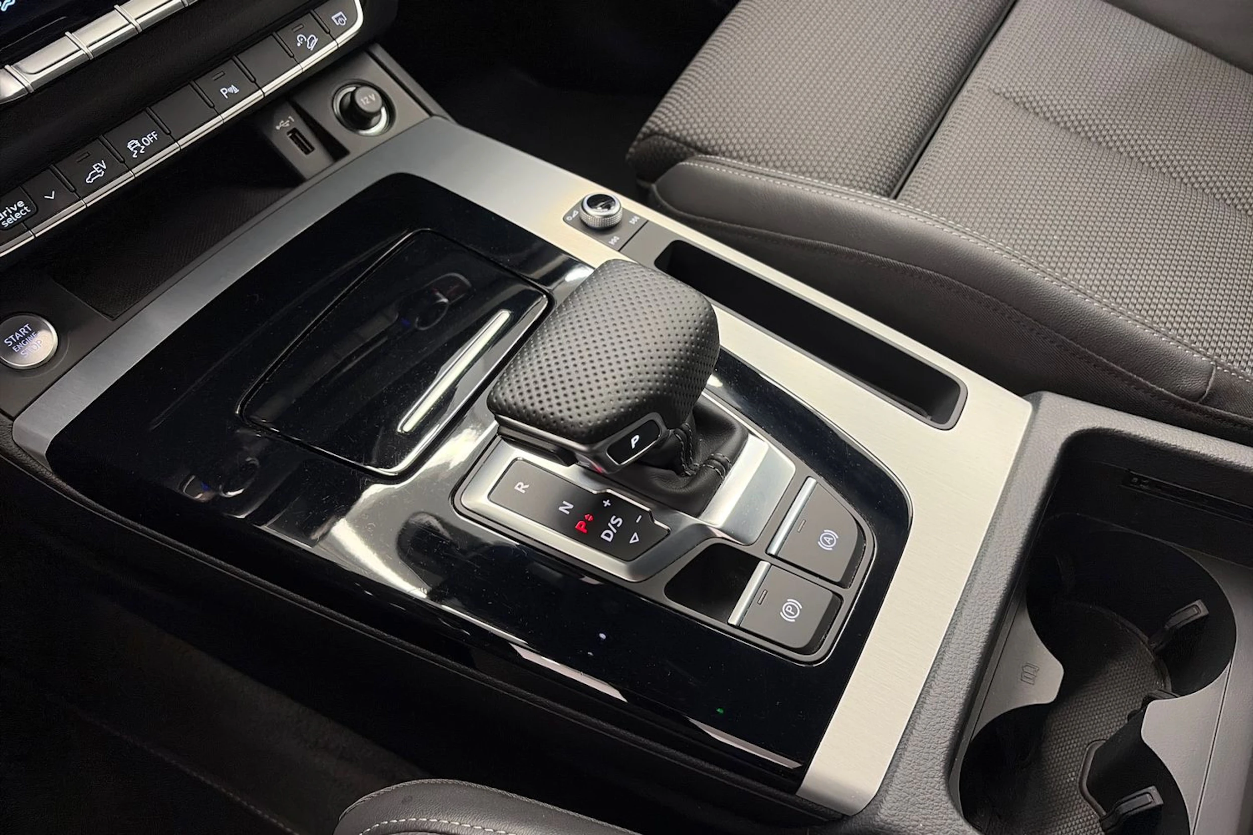 met. hopea Audi Q5 2021 kuva 21.
