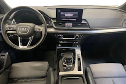 Punainen Audi Q5 2021 kuva 7.