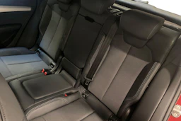 Punainen Audi Q5 2021 kuva 8.