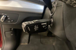 Punainen Audi Q5 2021 kuva 13.