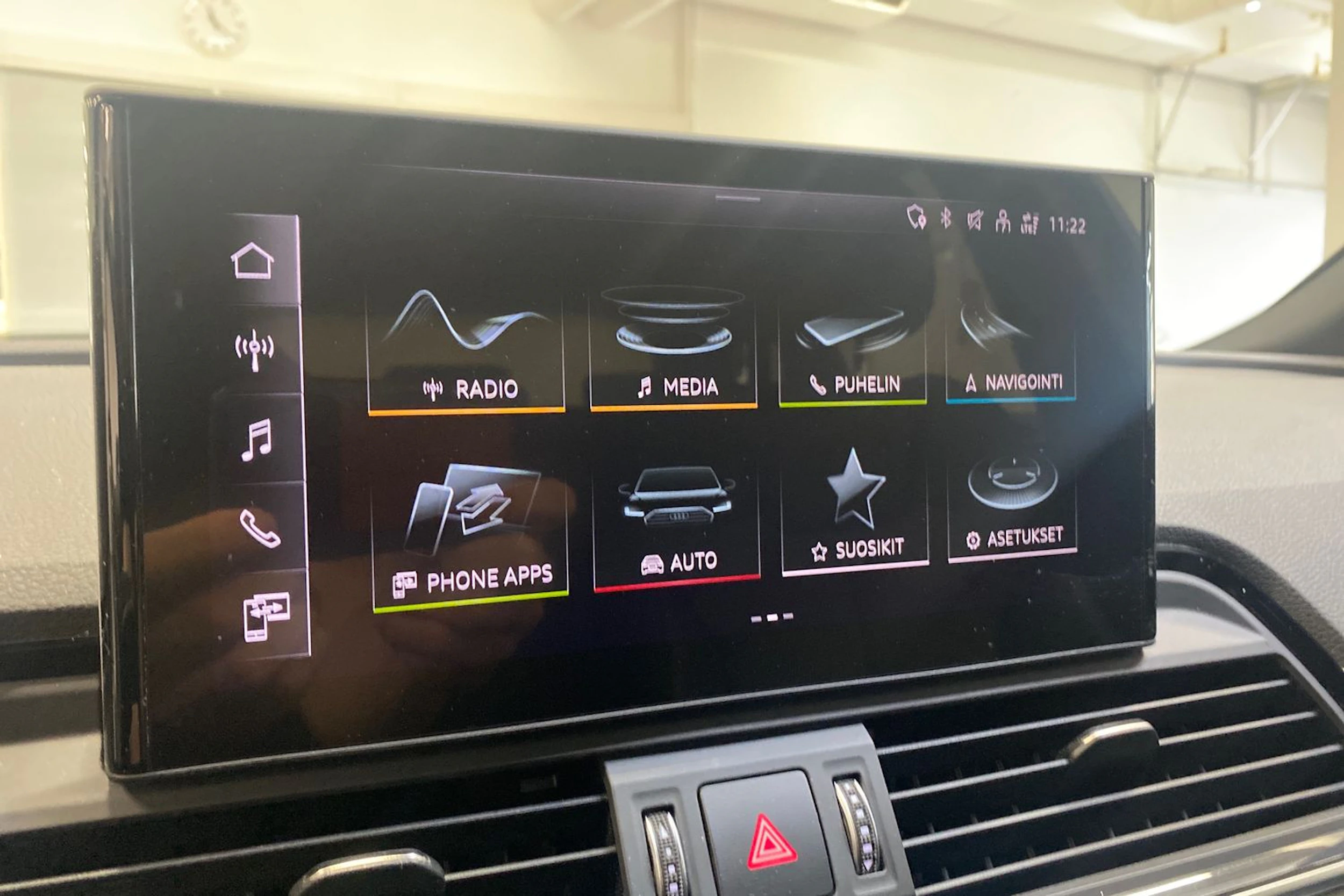 Punainen Audi Q5 2021 kuva 14.