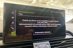 Punainen Audi Q5 2021 kuva 16.