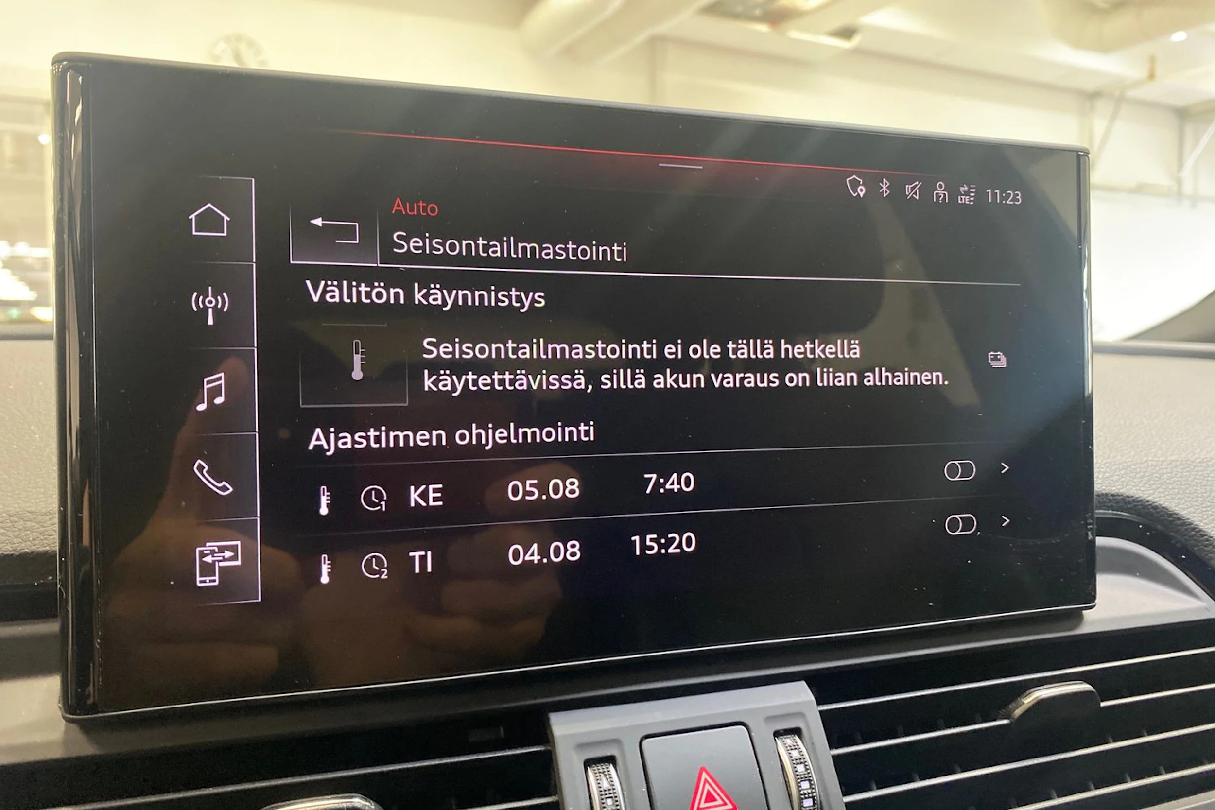 Punainen Audi Q5 2021 kuva 18.