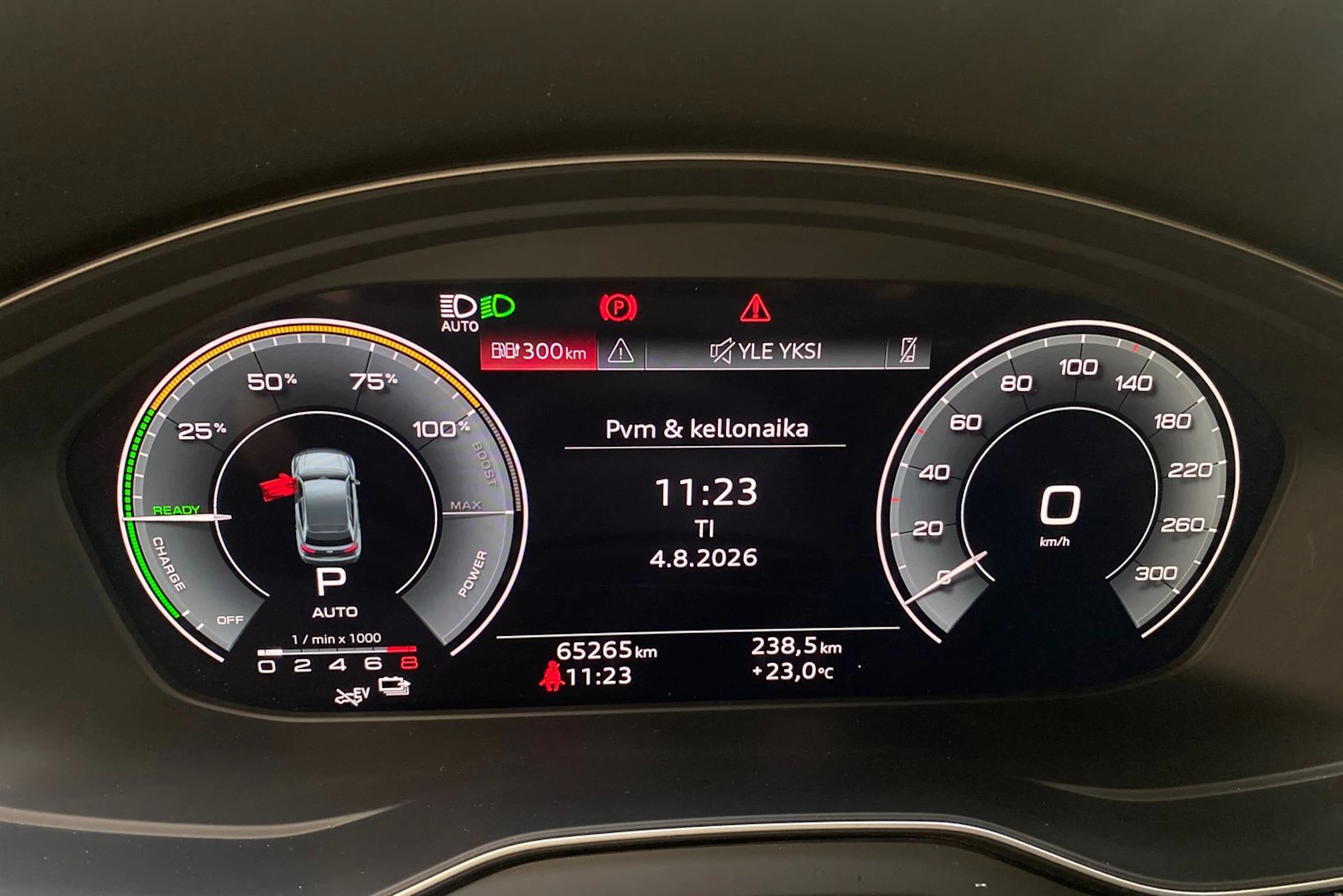 Punainen Audi Q5 2021 kuva 19.