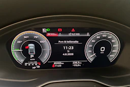 Punainen Audi Q5 2021 kuva 19.