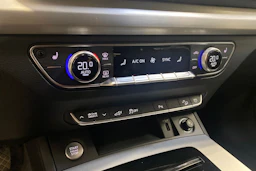 Punainen Audi Q5 2021 kuva 20.