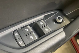 Punainen Audi Q5 2021 kuva 21.