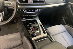 Punainen Audi Q5 2021 kuva 23.