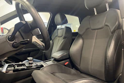 Punainen Audi Q5 2021 kuva 25.