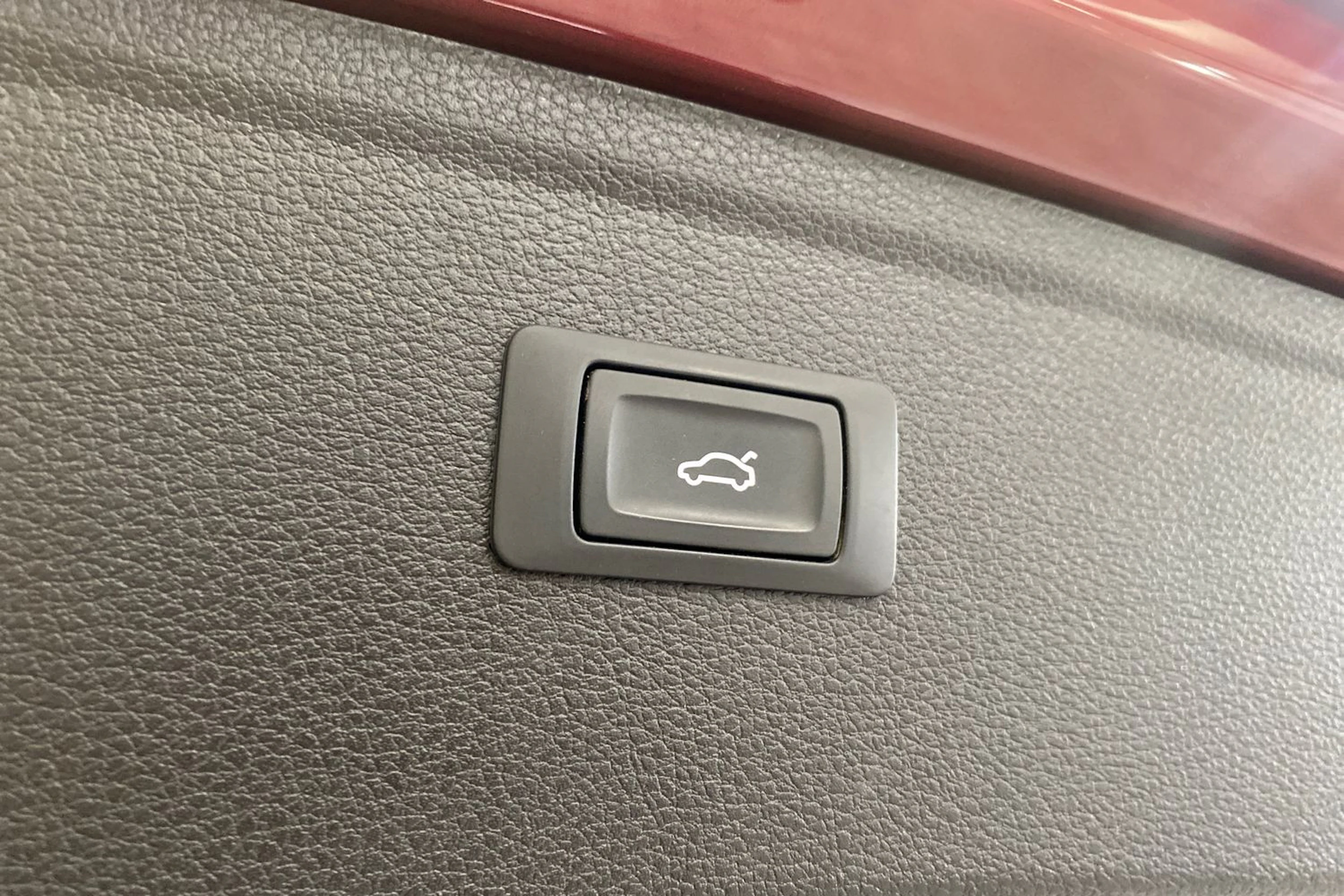 Punainen Audi Q5 2021 kuva 28.