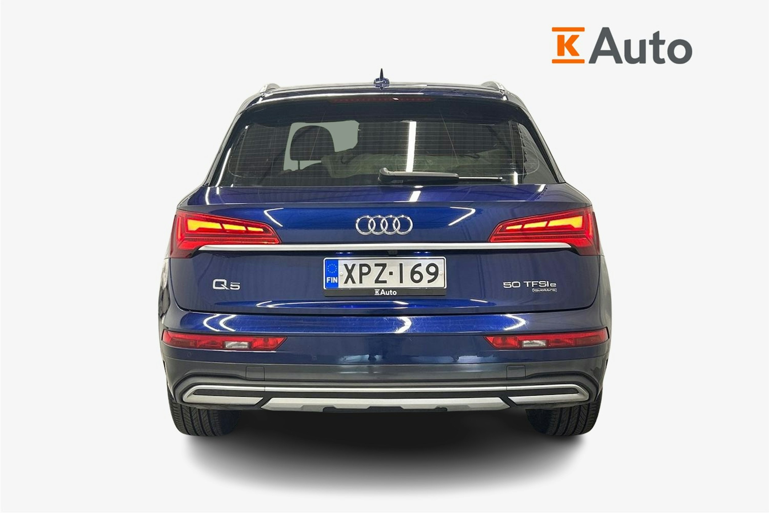 sininen Audi Q5 2021 kuva 3.