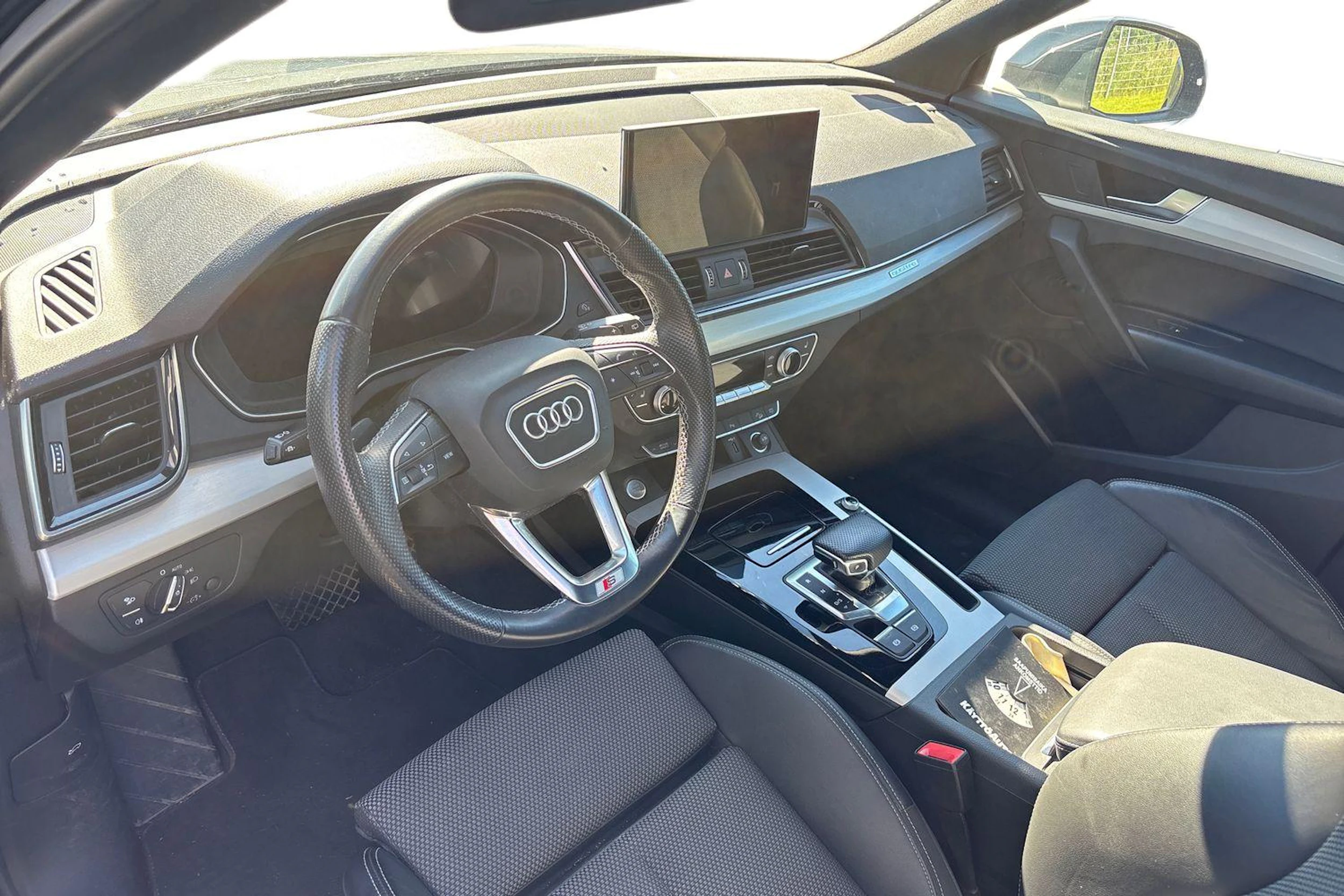 harmaa Audi Q5 2021 kuva 3.