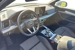 harmaa Audi Q5 2021 kuva 3.
