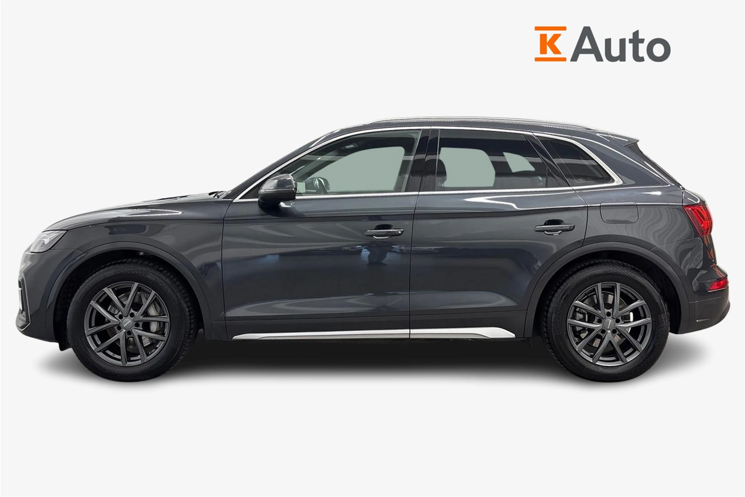 harmaa Audi Q5 2021 kuva 5.
