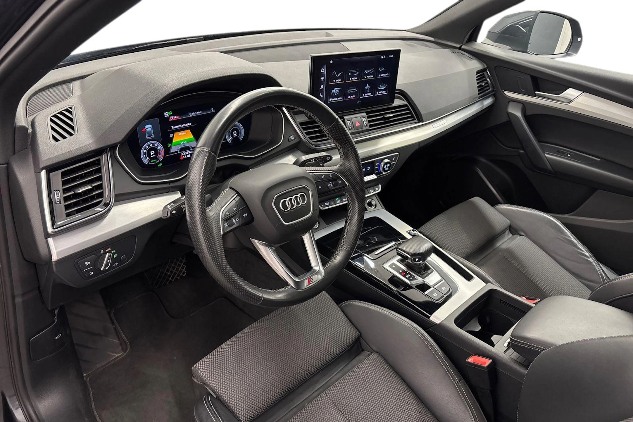 harmaa Audi Q5 2021 kuva 6.