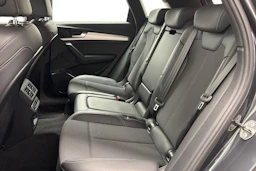 harmaa Audi Q5 2021 kuva 8.