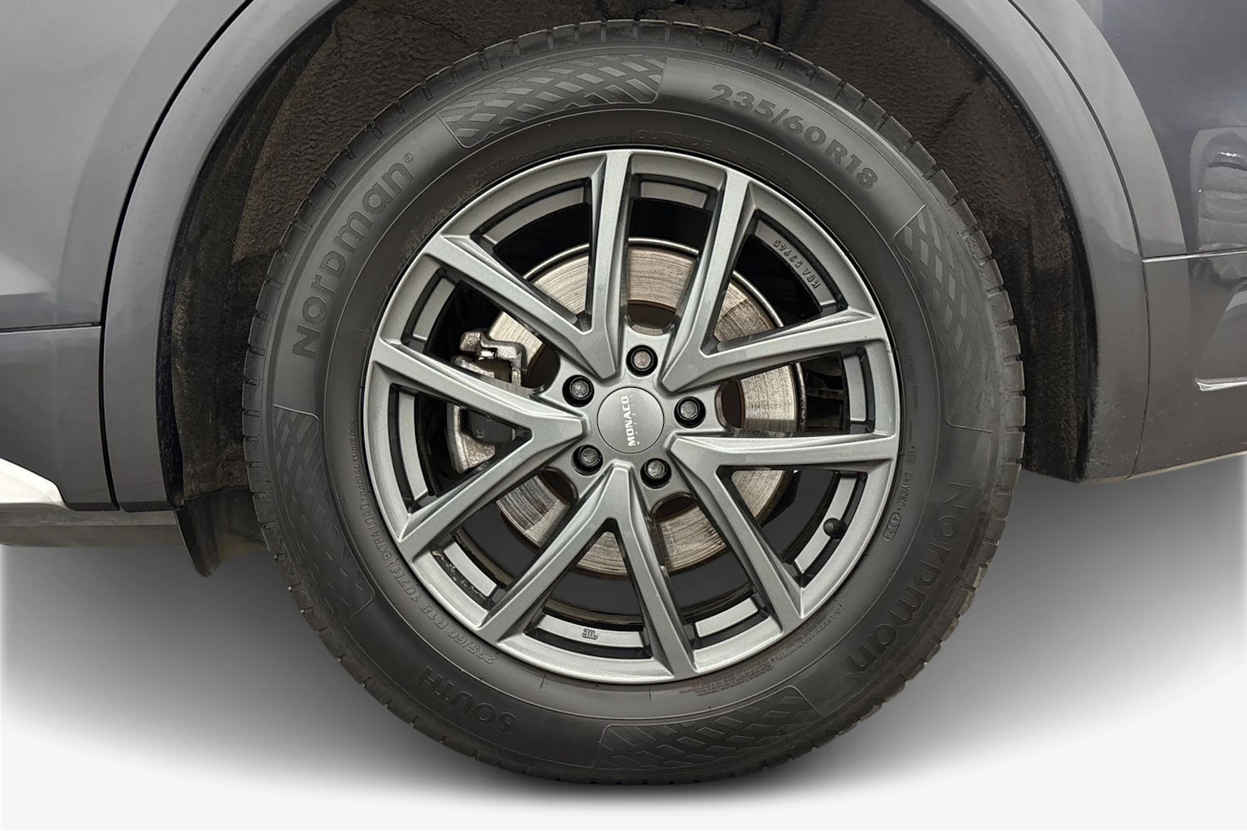 harmaa Audi Q5 2021 kuva 9.