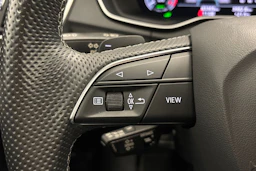 harmaa Audi Q5 2021 kuva 12.