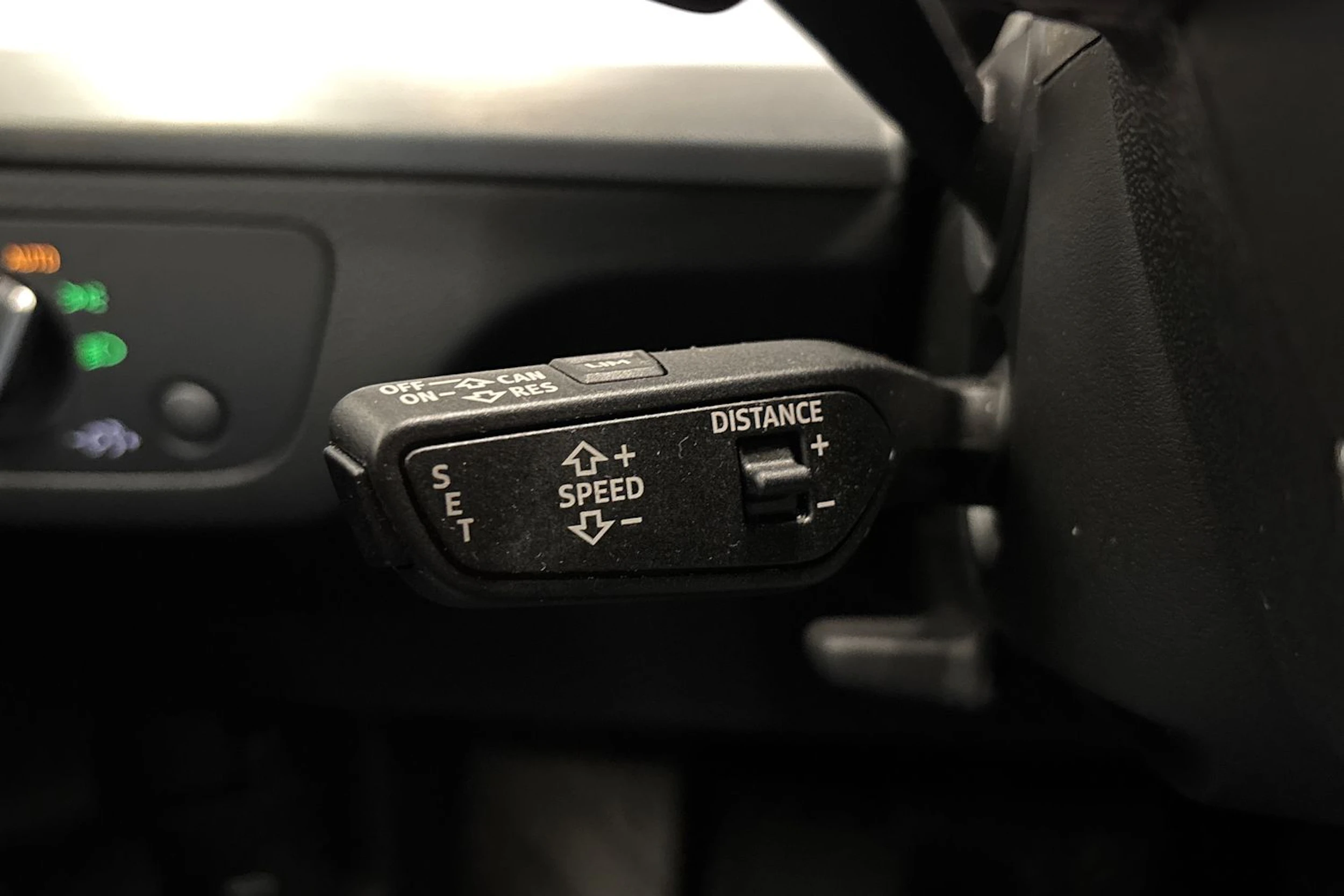 harmaa Audi Q5 2021 kuva 14.