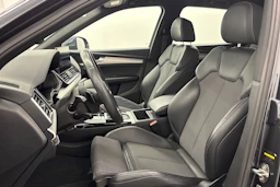 harmaa Audi Q5 2021 kuva 16.