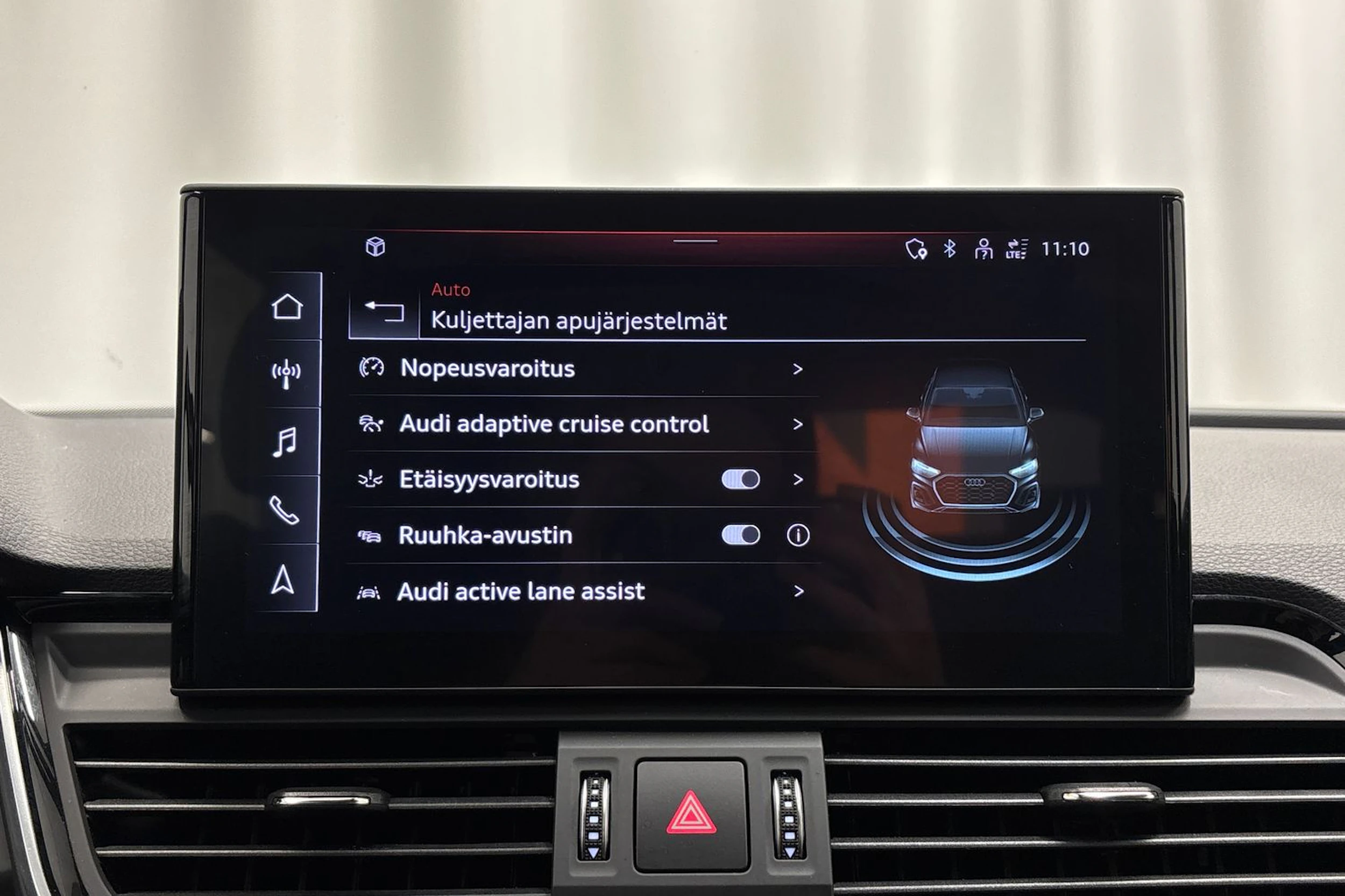 harmaa Audi Q5 2021 kuva 19.