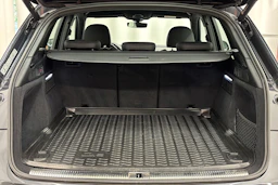 harmaa Audi Q5 2021 kuva 23.