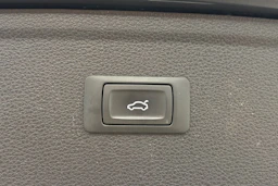 harmaa Audi Q5 2021 kuva 24.