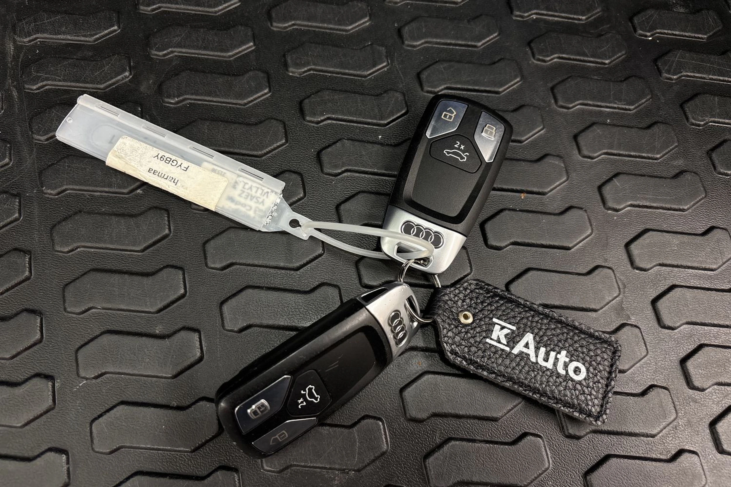 harmaa Audi Q5 2021 kuva 26.