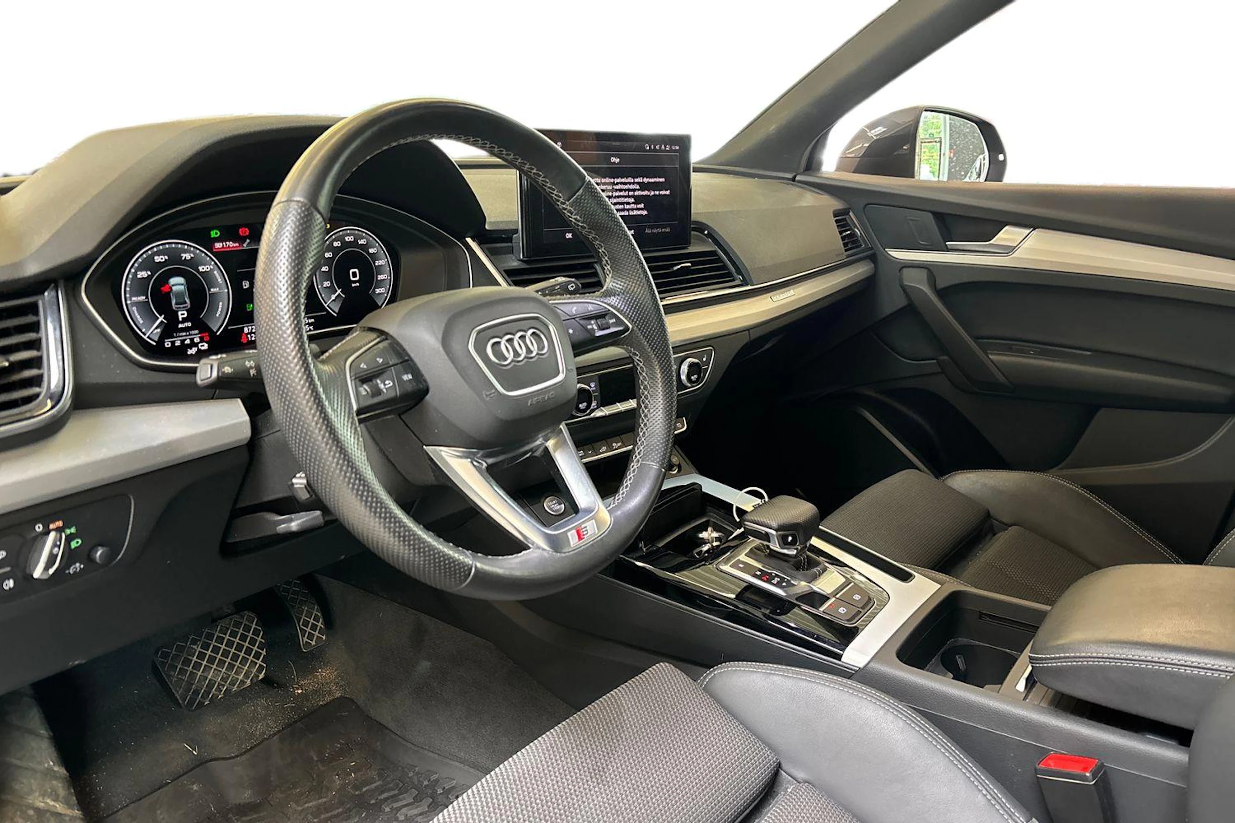 Harmaa Audi Q5 2021 kuva 3.