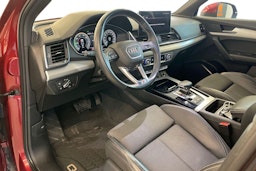 met. punainen Audi Q5 2021 kuva 7.
