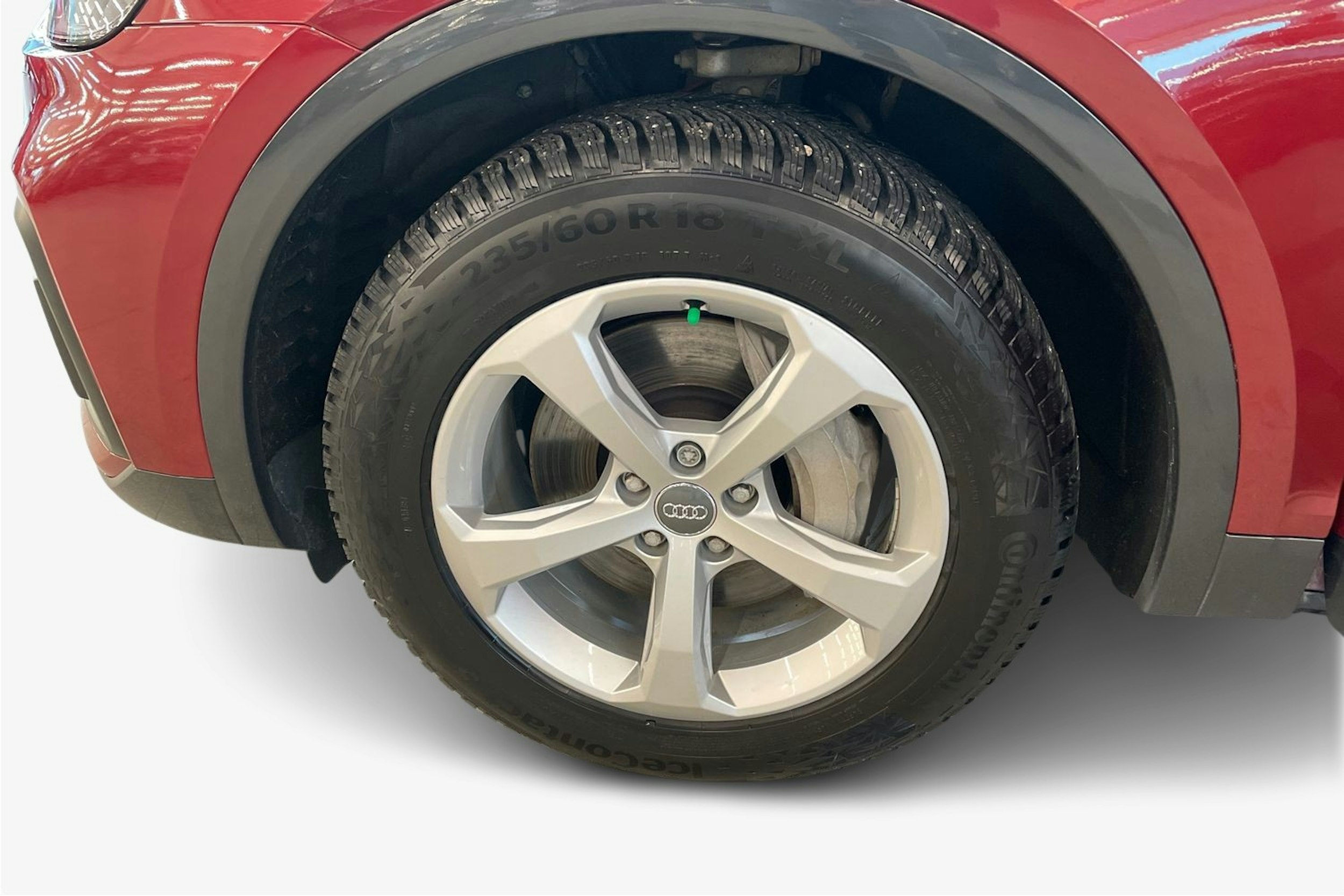 met. punainen Audi Q5 2021 kuva 11.