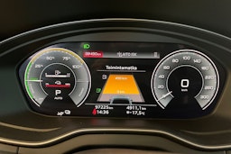 met. punainen Audi Q5 2021 kuva 14.