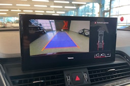 met. punainen Audi Q5 2021 kuva 16.