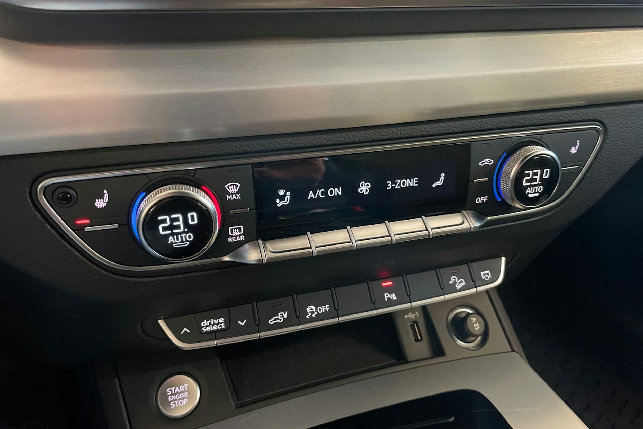 met. punainen Audi Q5 2021 kuva 17.