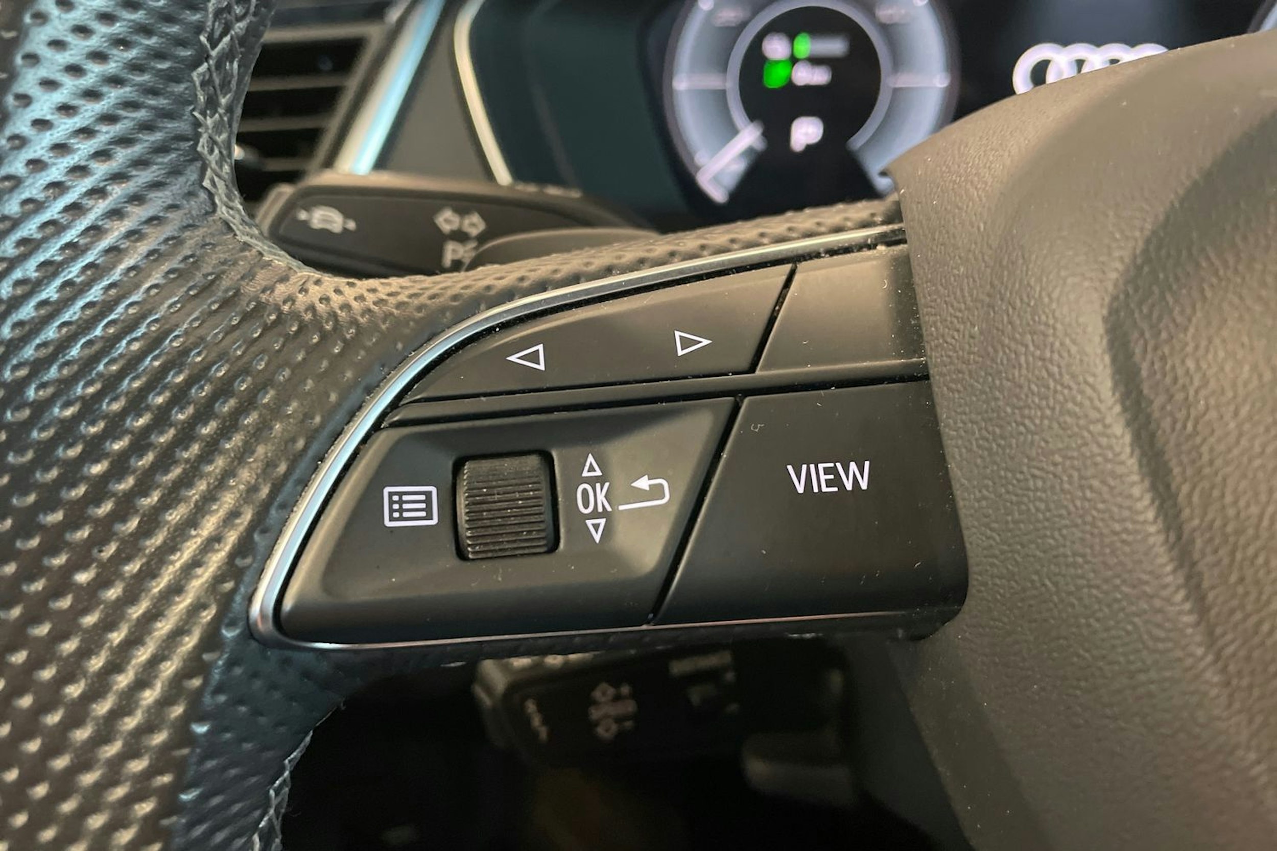 met. punainen Audi Q5 2021 kuva 18.