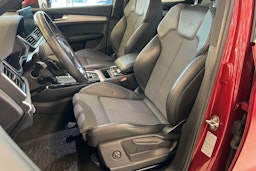 met. punainen Audi Q5 2021 kuva 21.