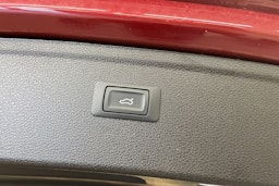 met. punainen Audi Q5 2021 kuva 26.