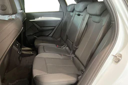valkoinen Audi Q5 2021 kuva 11.