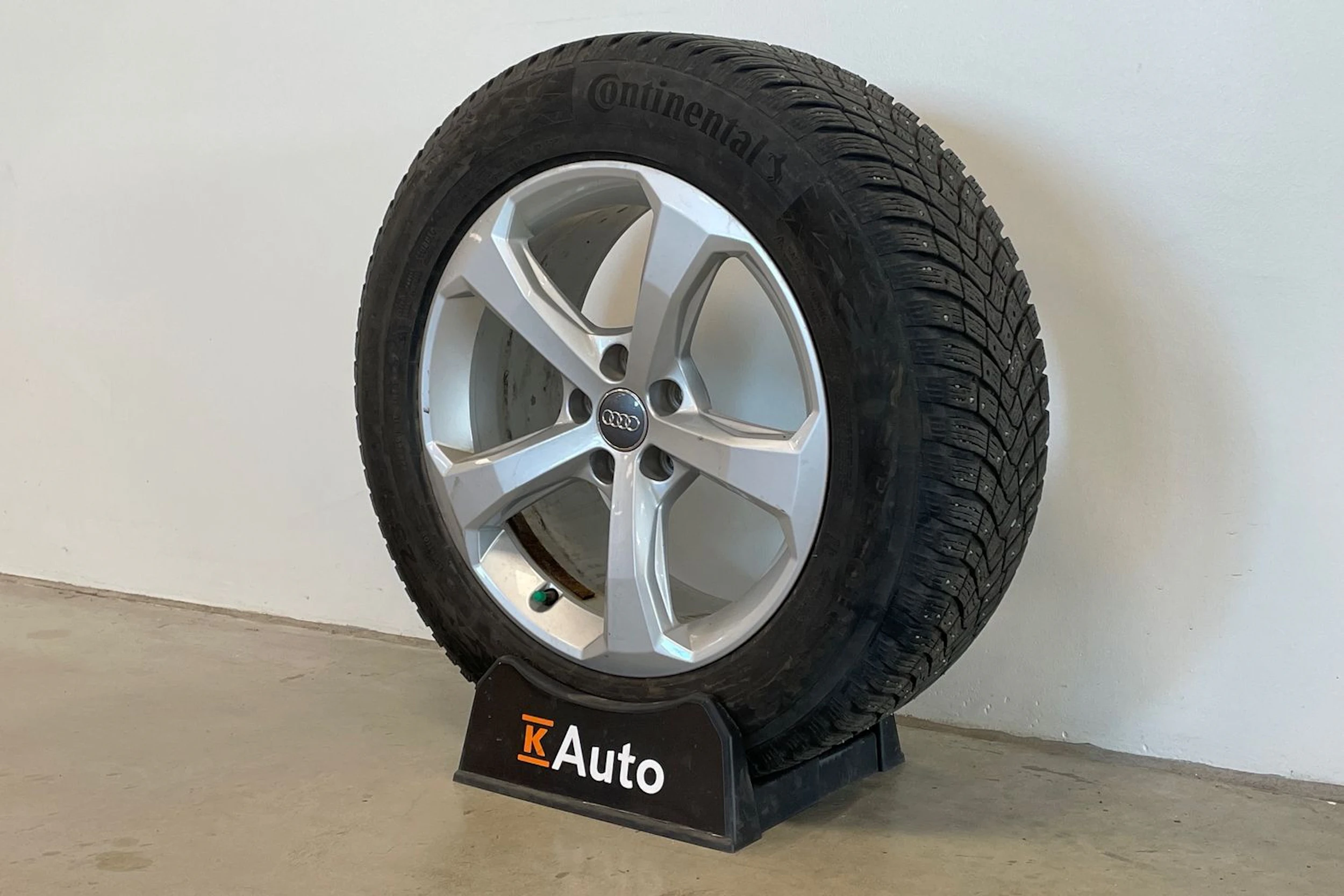 valkoinen Audi Q5 2021 kuva 13.