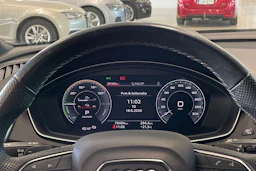 valkoinen Audi Q5 2021 kuva 17.